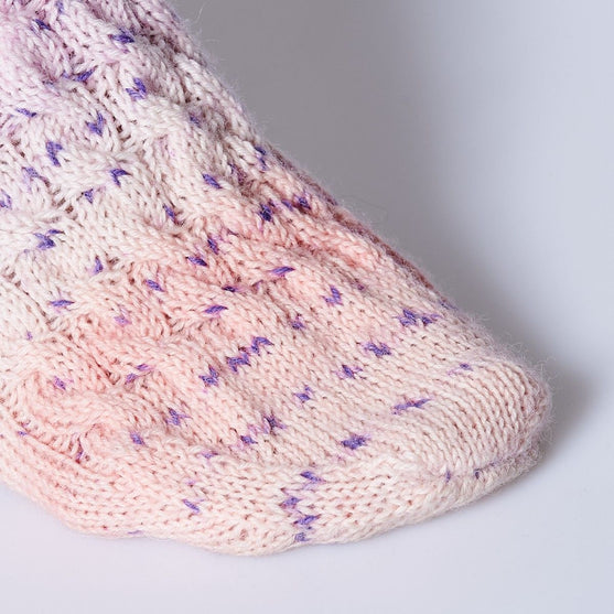 

Socken mit Zopfmuster
5