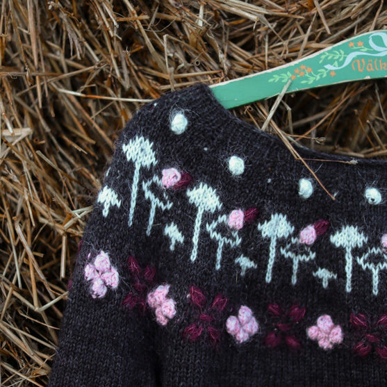 

Woodland - Pullover
4